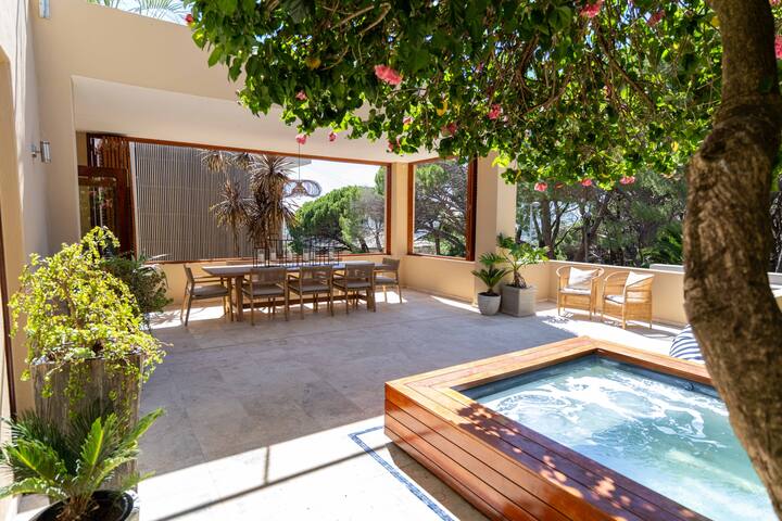 Villa with stunning views gallery image 3