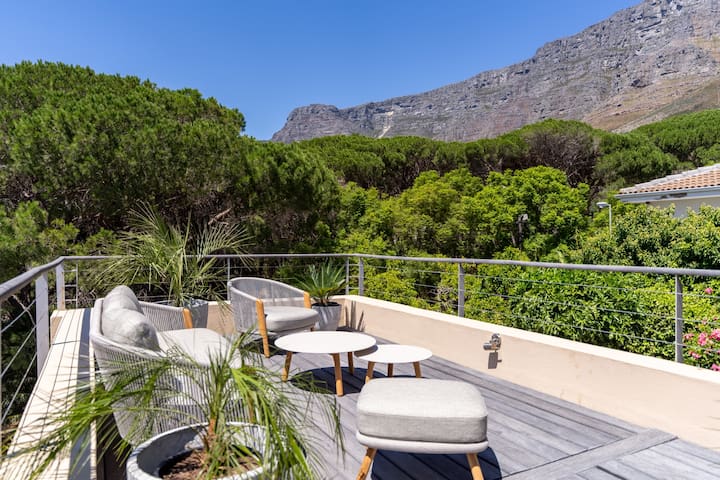 Villa with stunning views gallery image 2