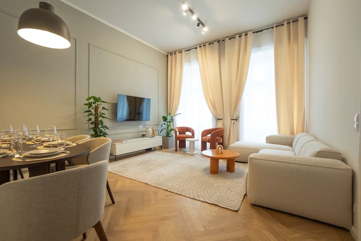 Chic & Cozy 104m² Flat: Walk to Top Attractions