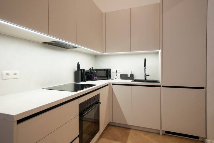Stylish & Modern 90m² Flat in Prime Location gallery image 5