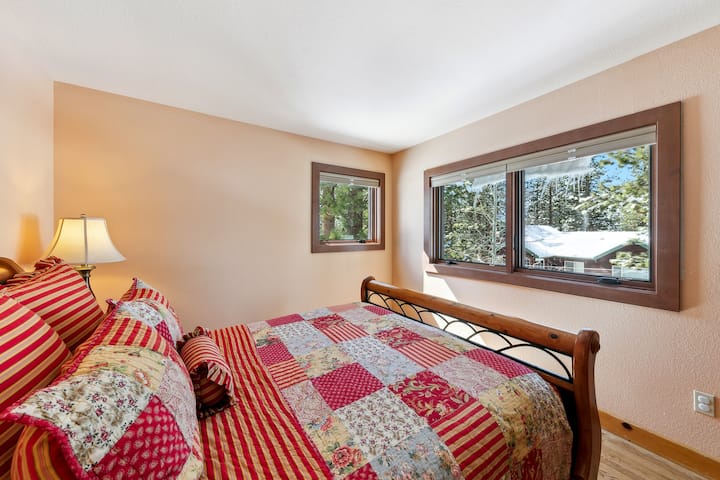 ห้องนอน 2 พร้อมวิวบริเวณใกล้เคียงที่สวยงาม