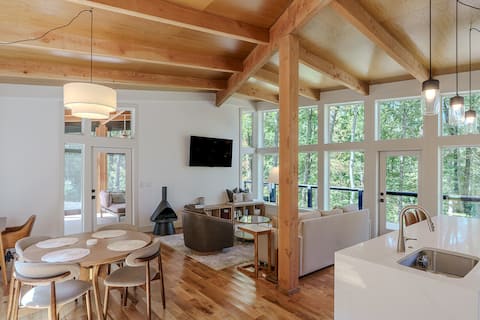 The Briar House-A modern retreat in Hocking Hills