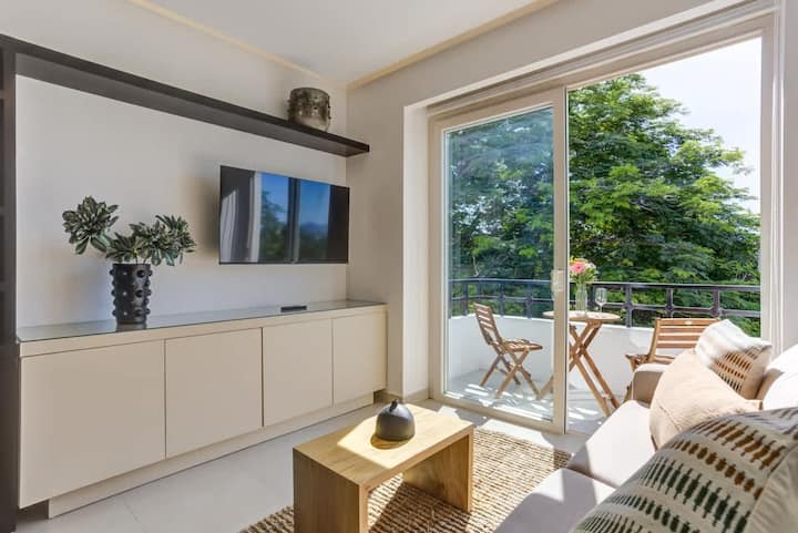 El Tigre: un televisor montado en la pared