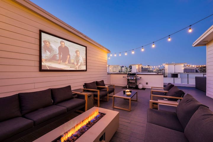 Gulch Walkable 3BR w/ Roof Deck & Skyline View