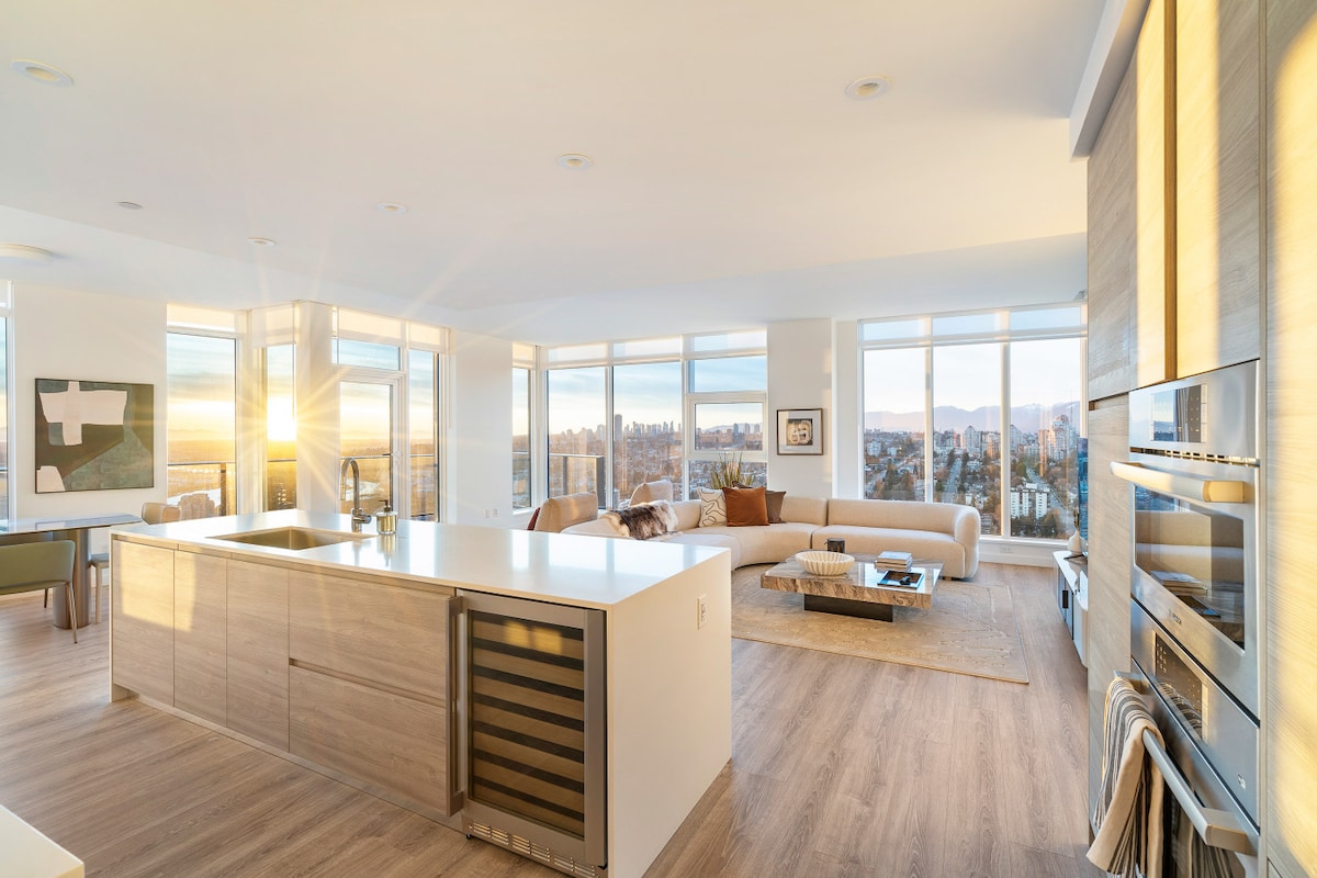 The Luxury Sky-High Retreat | Panoramic Water View - Flats for Rent in ...