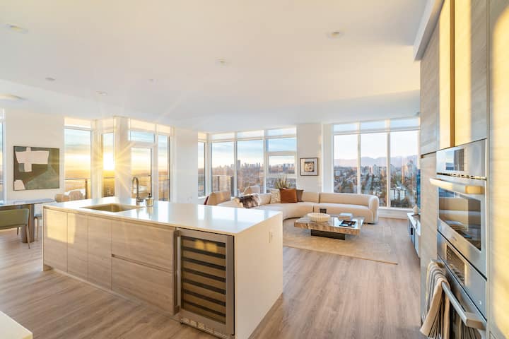The Luxury Sky-High Retreat | Panoramic Water View - Flats for Rent in ...