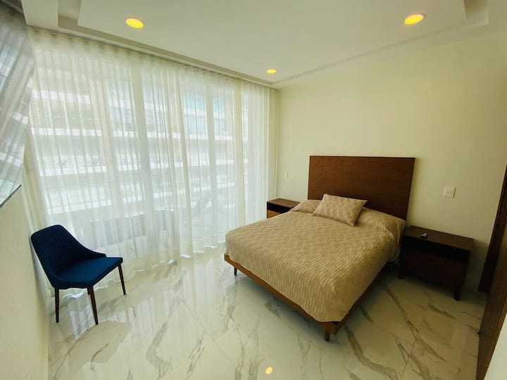 Საწოლი 152 × 203 სმ და აივანზე პირდაპირი გასასვლელი