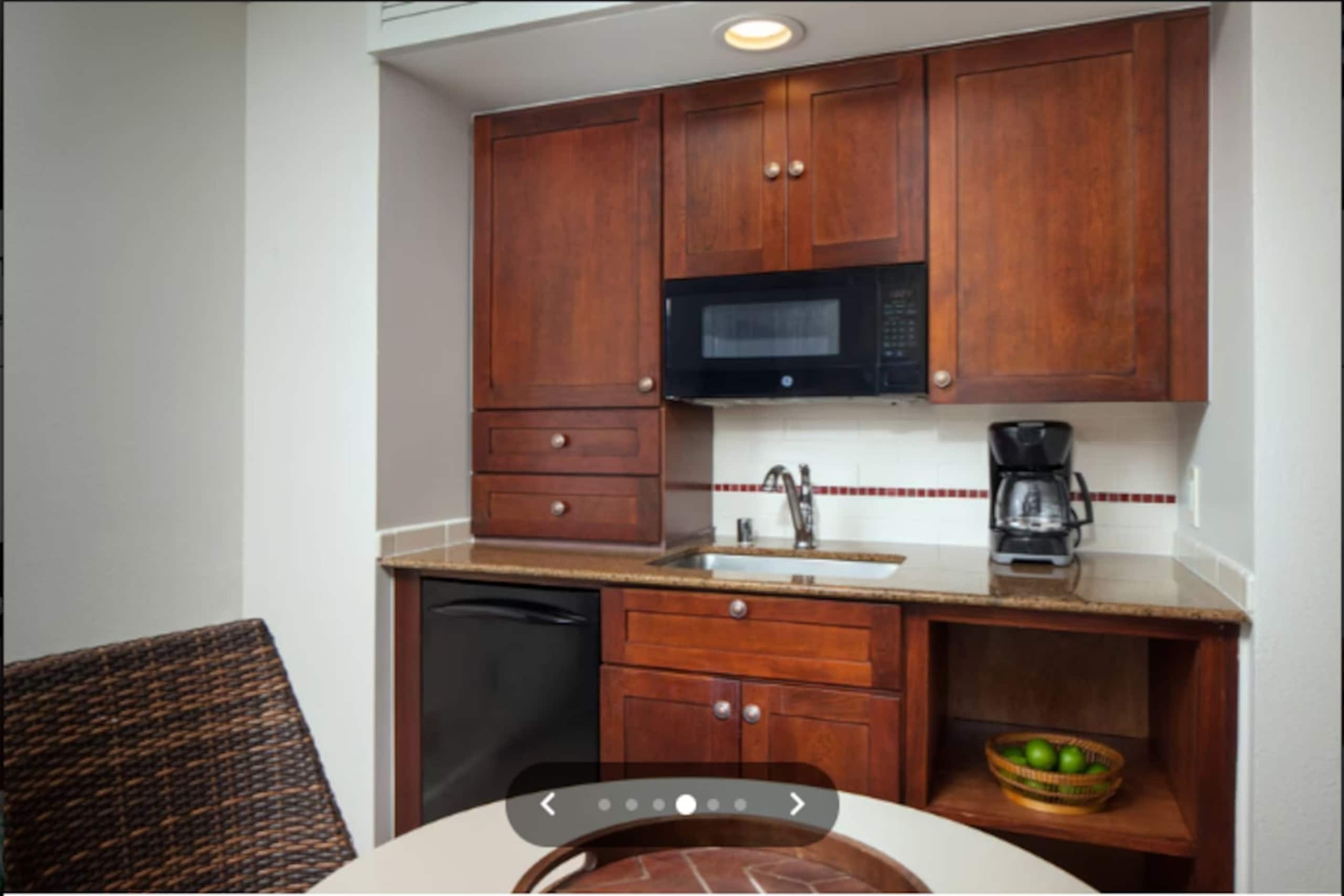 Condo in Lihue · ★5.0 · 1 bedroom · 1 bed · 1 bath - Image 5
