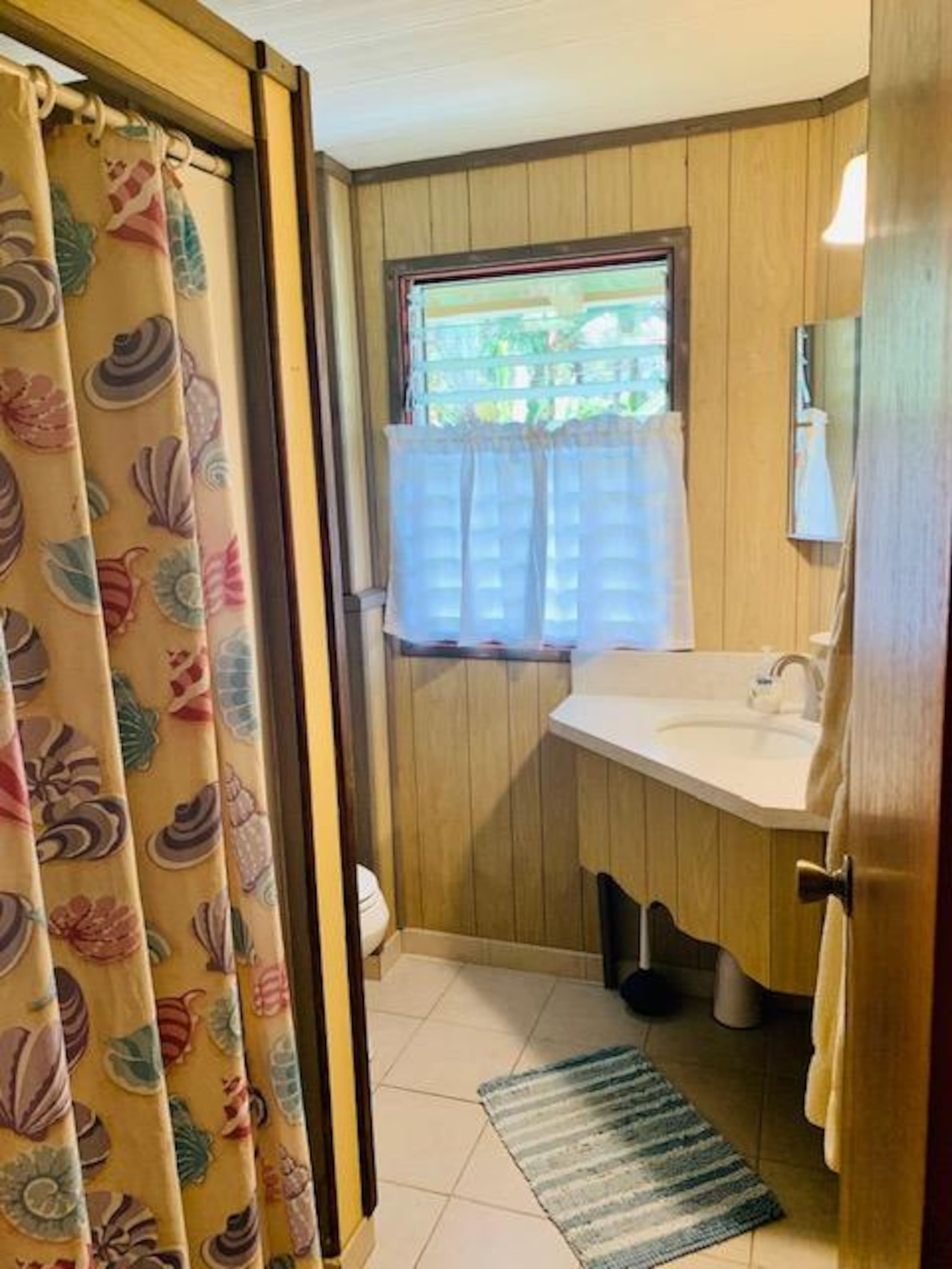 Cabin in Hanalei · ★4.8 · 2 bedrooms · 2 beds · 1 bath - Image 2