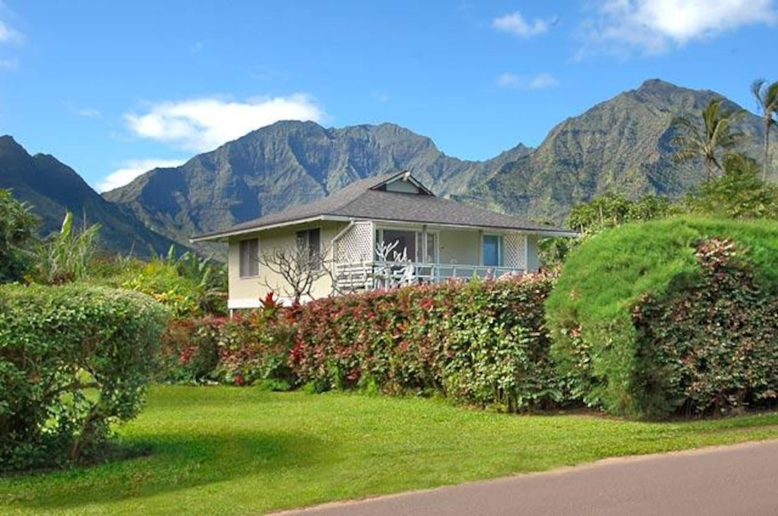 Cabin in Hanalei · ★4.8 · 2 bedrooms · 2 beds · 1 bath - Image 1