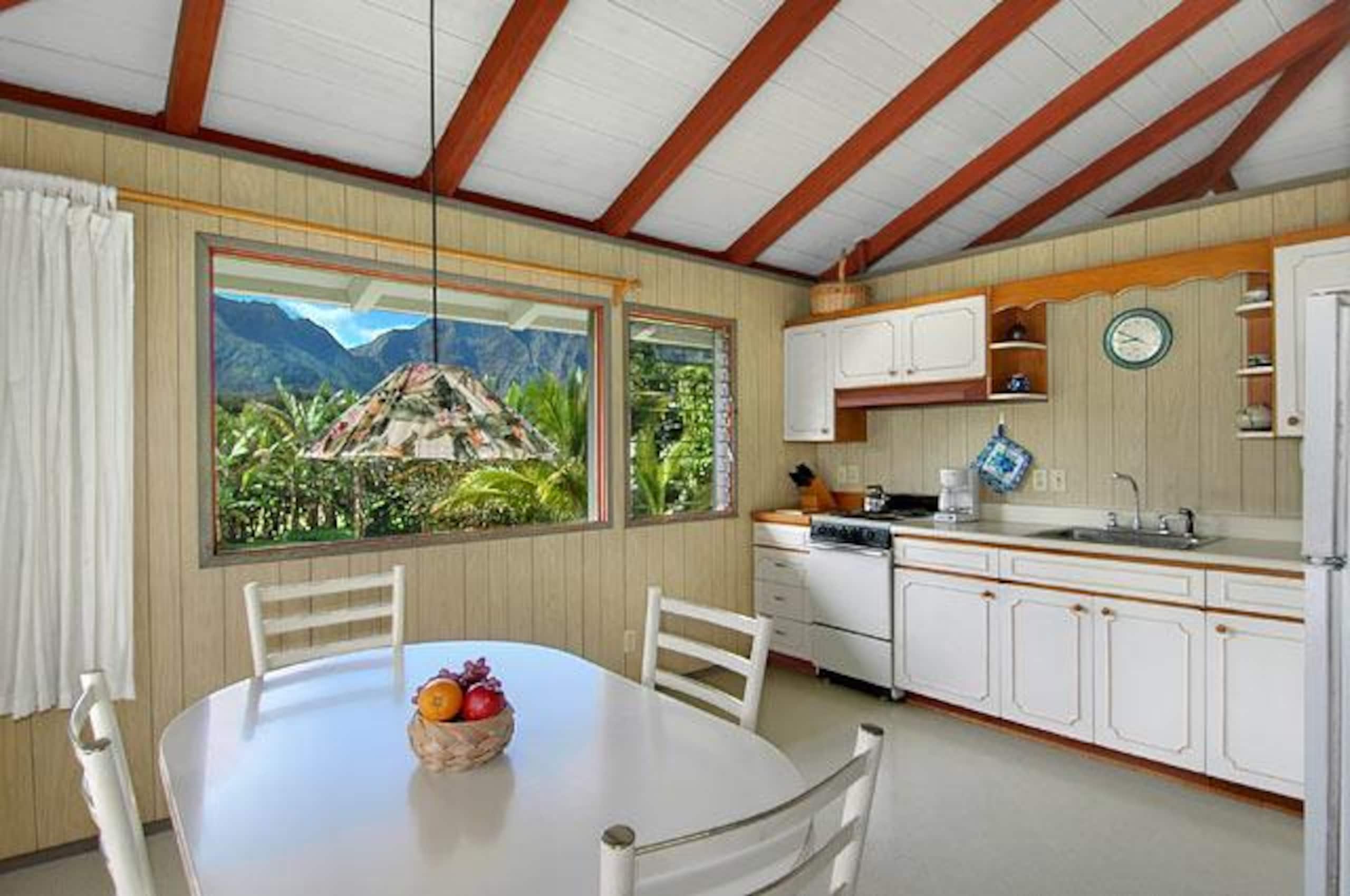Cabin in Hanalei · ★4.8 · 2 bedrooms · 2 beds · 1 bath - Image 6