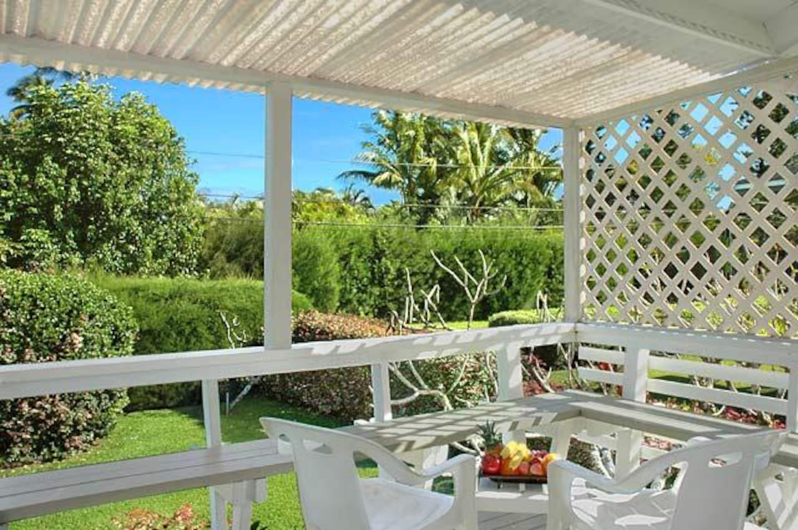 Cabin in Hanalei · ★4.8 · 2 bedrooms · 2 beds · 1 bath - Image 4