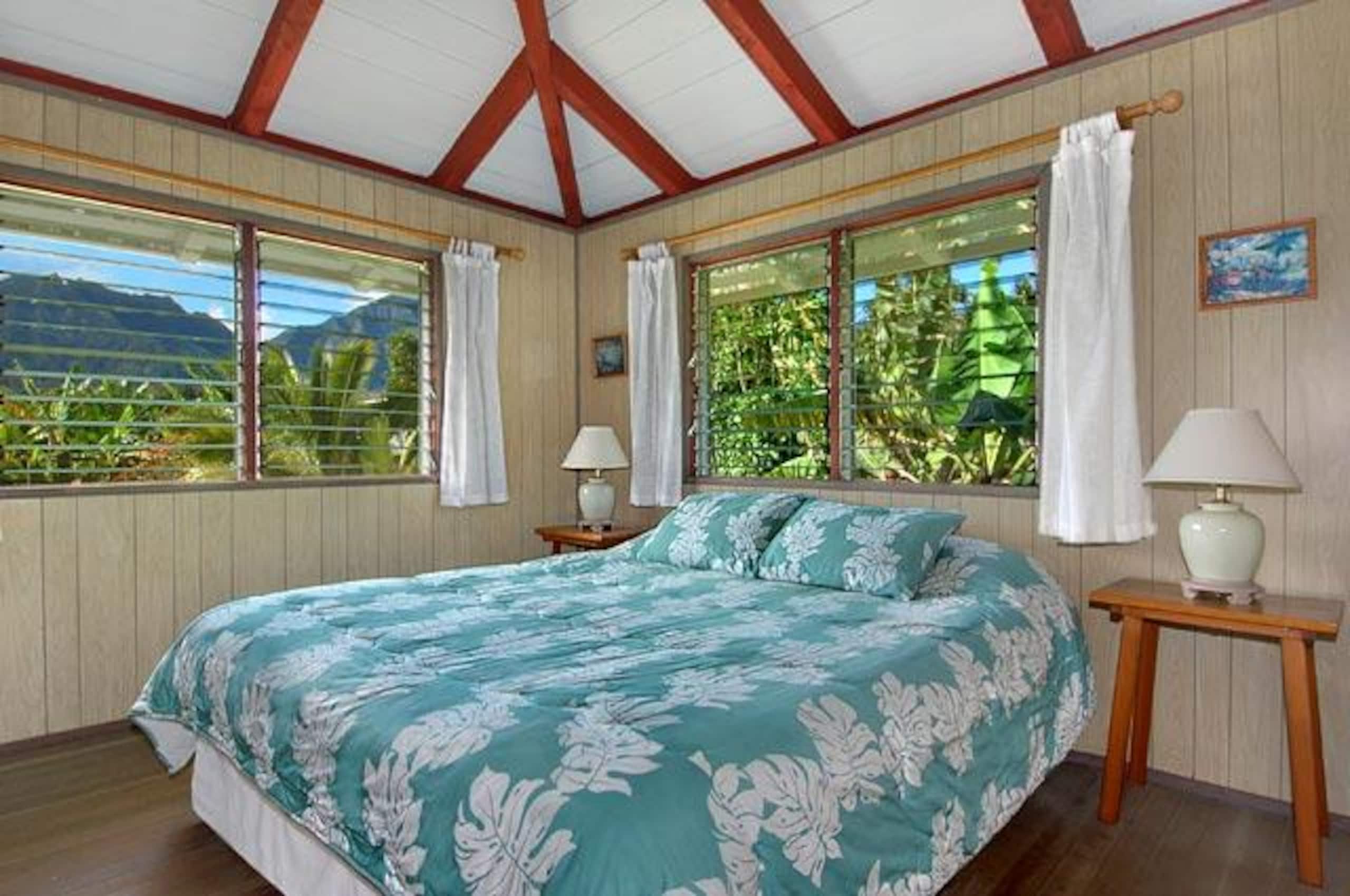 Cabin in Hanalei · ★4.8 · 2 bedrooms · 2 beds · 1 bath - Image 7