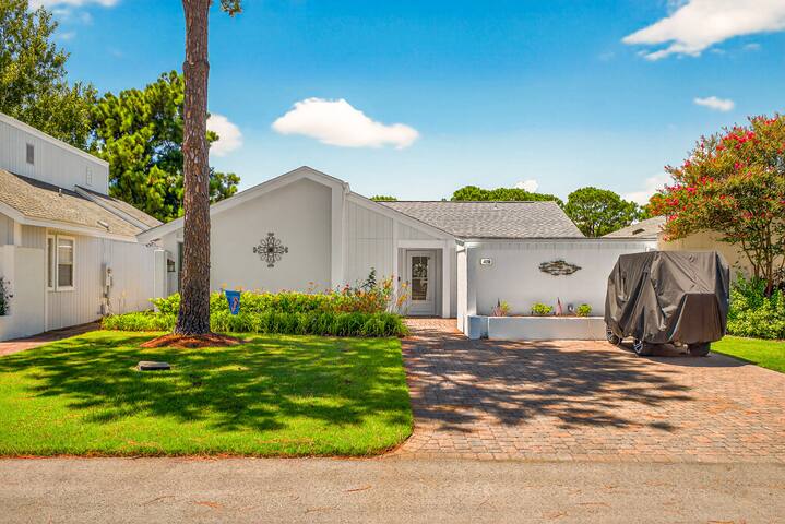 Paradise Coast Rentals managed Airbnb listing 2