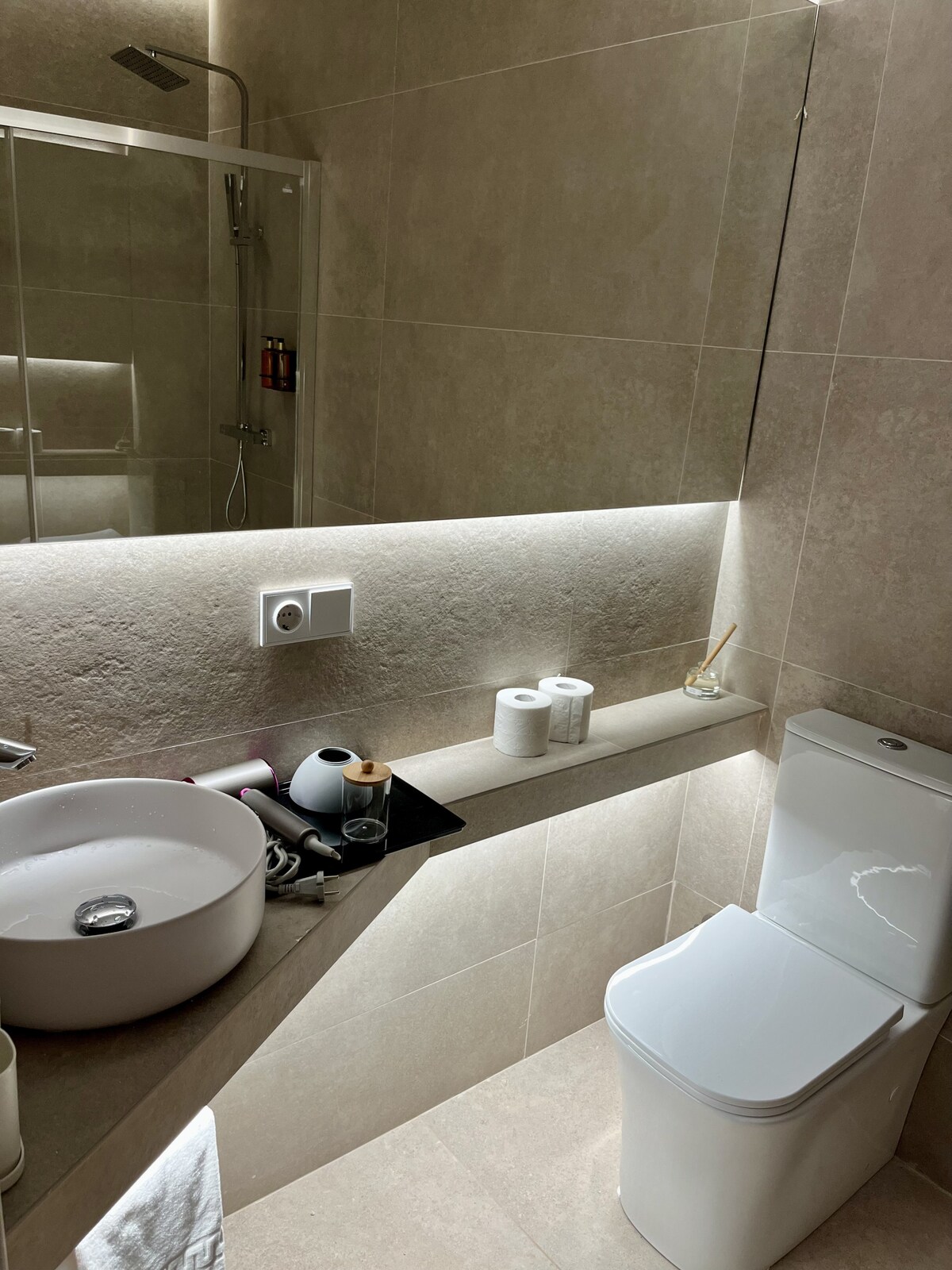 Anuncio de Airbnb popular: Studio near the Palacio de Congresos B (Convention Center) en Benicalap