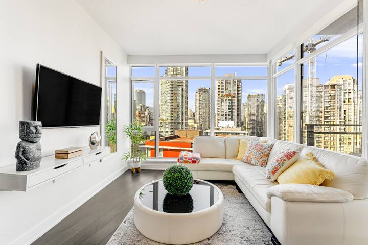 Luxury 2BR Retreat Wake Up to the Ocean’s Beauty! gallery image 4