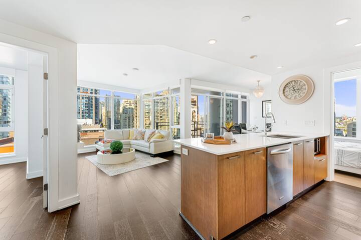 Luxury 2BR Retreat Wake Up to the Ocean’s Beauty! gallery image 3