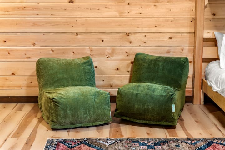 Მყუდრო შტრიხები, რომ თავი ისე იგრძნოთ, როგორც საკუთარ სახლში.