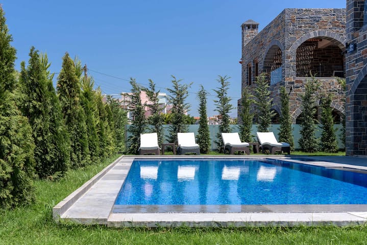 Turtulli Castle Villa 2 gallery image 3