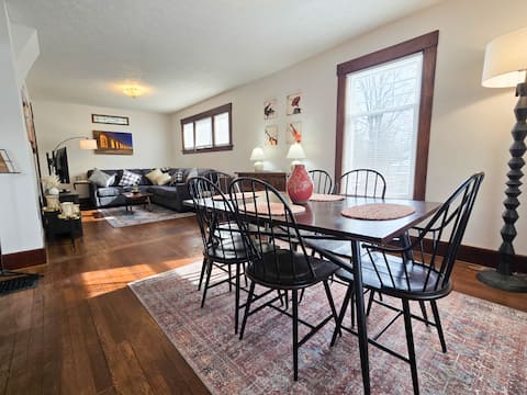 King Bed-Sleeps 11-Close to Dwntwn Shops & Dining