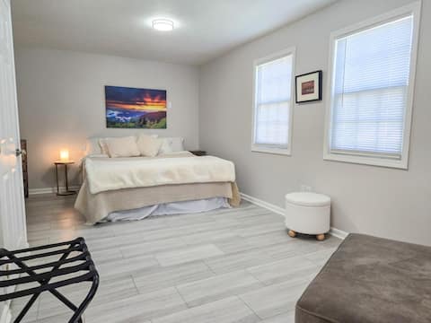 King Bed-Sleeps 11-Close to Dwntwn Shops & Dining