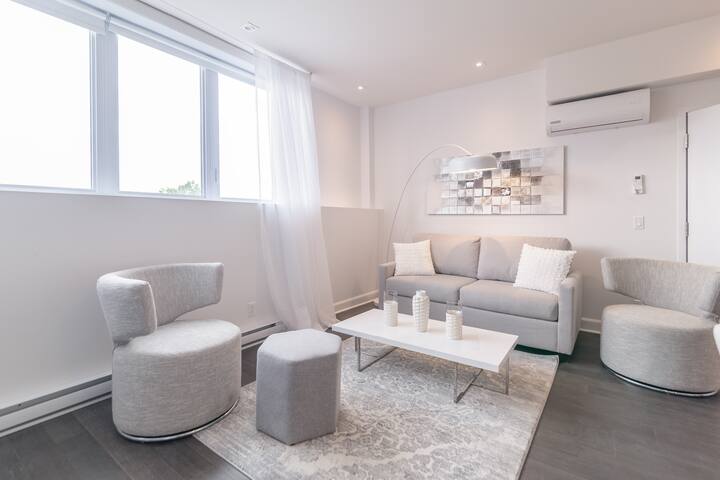 Exquisite 3-Bedroom Penthouse with Private Hot Tub gallery image 5