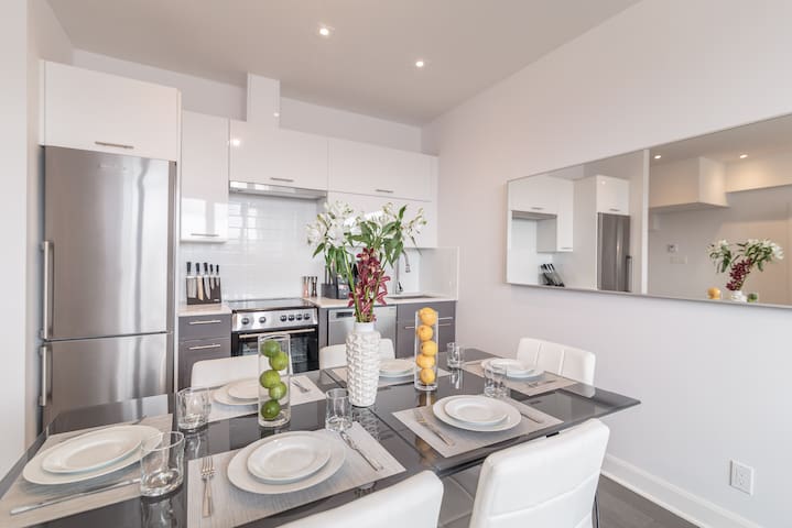 Exquisite 3-Bedroom Penthouse with Private Hot Tub