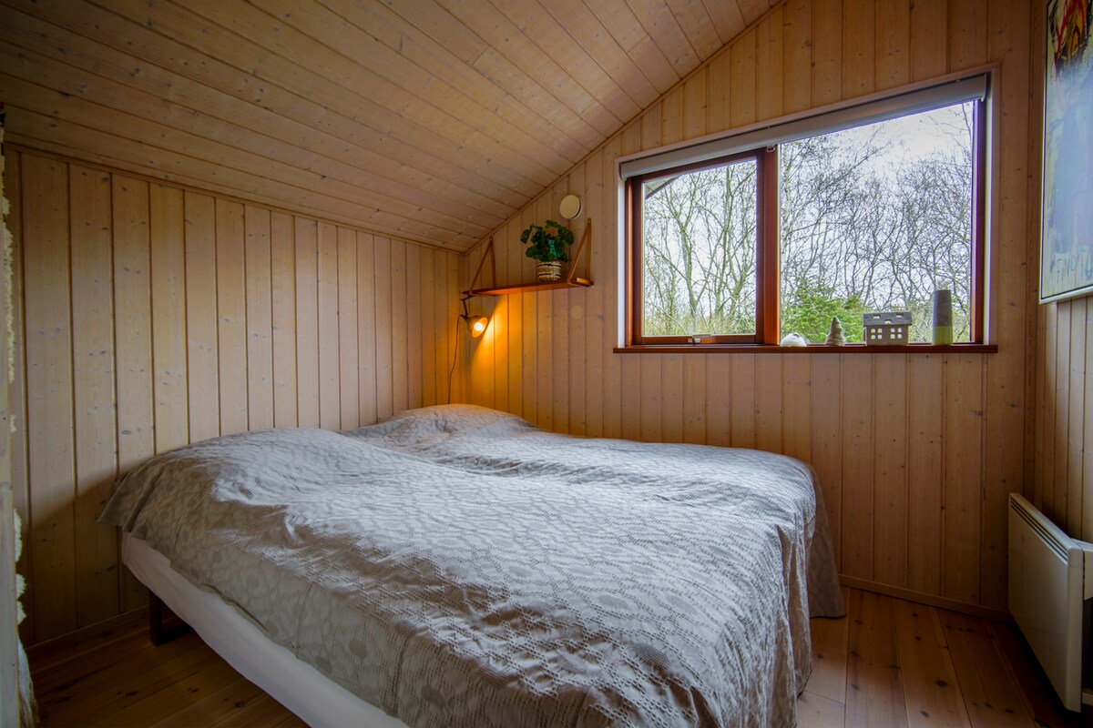 Спална соба 1 (кревет 2x90x200)