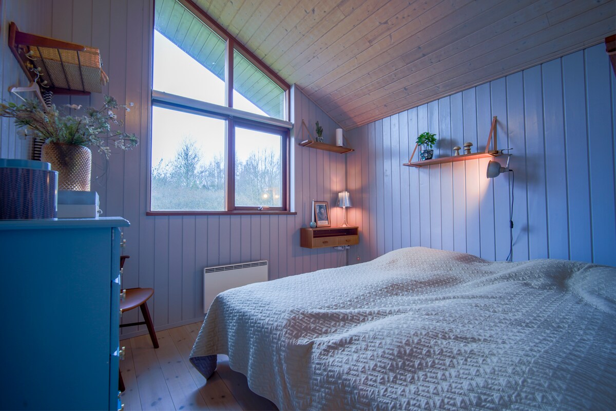 Спална соба 2 (кревет 2x90x200)