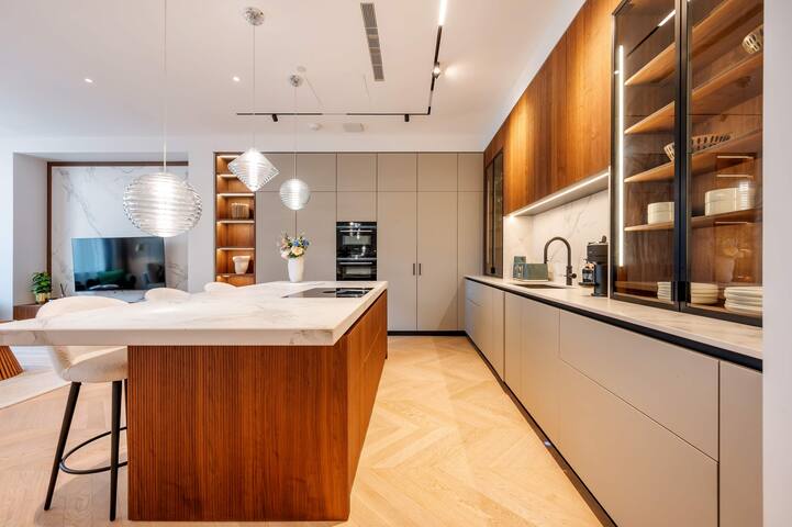 The Heart of Fitzrovia Beautiful,2 bed 3 bath home gallery image 4