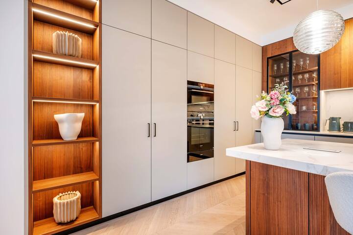 The Heart of Fitzrovia Beautiful,2 bed 3 bath home gallery image 5