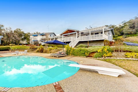 'Whispering Oaks Estate' w/ Pool & View in Murphys