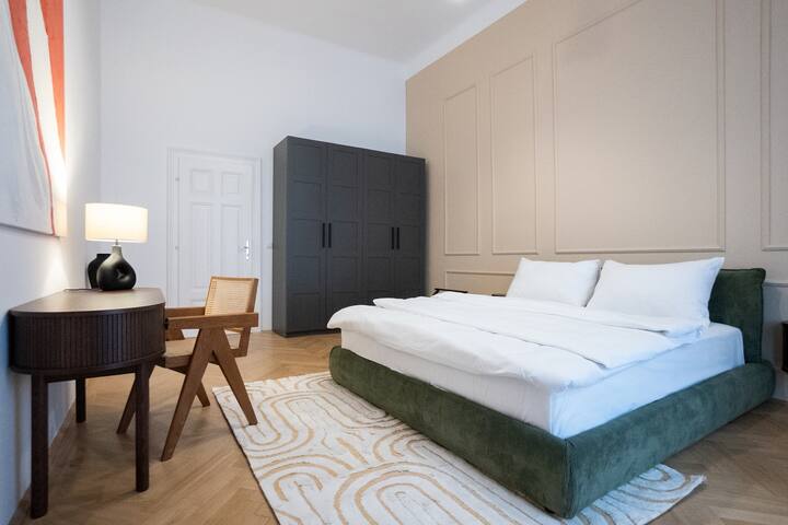 Elegant 2BR Apt near Parliament, Self 24h Check-in gallery image 2