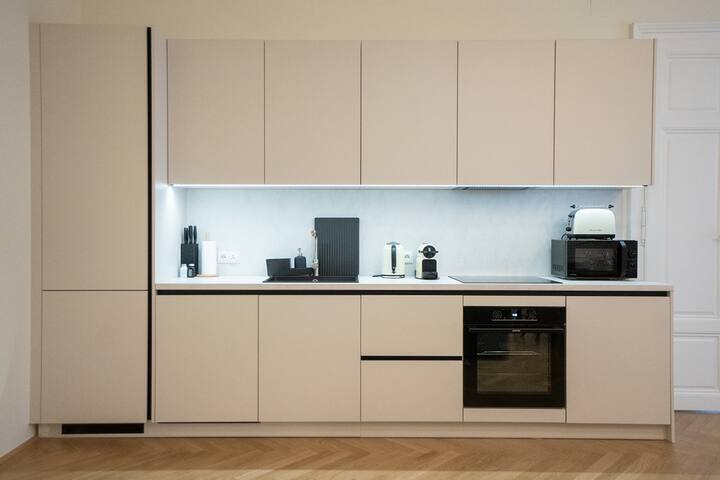 Elegant 2BR Apt near Parliament, Self 24h Check-in gallery image 5