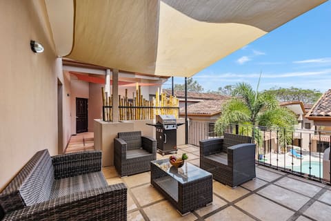 Relax! Pool, Beach Access & BBQ