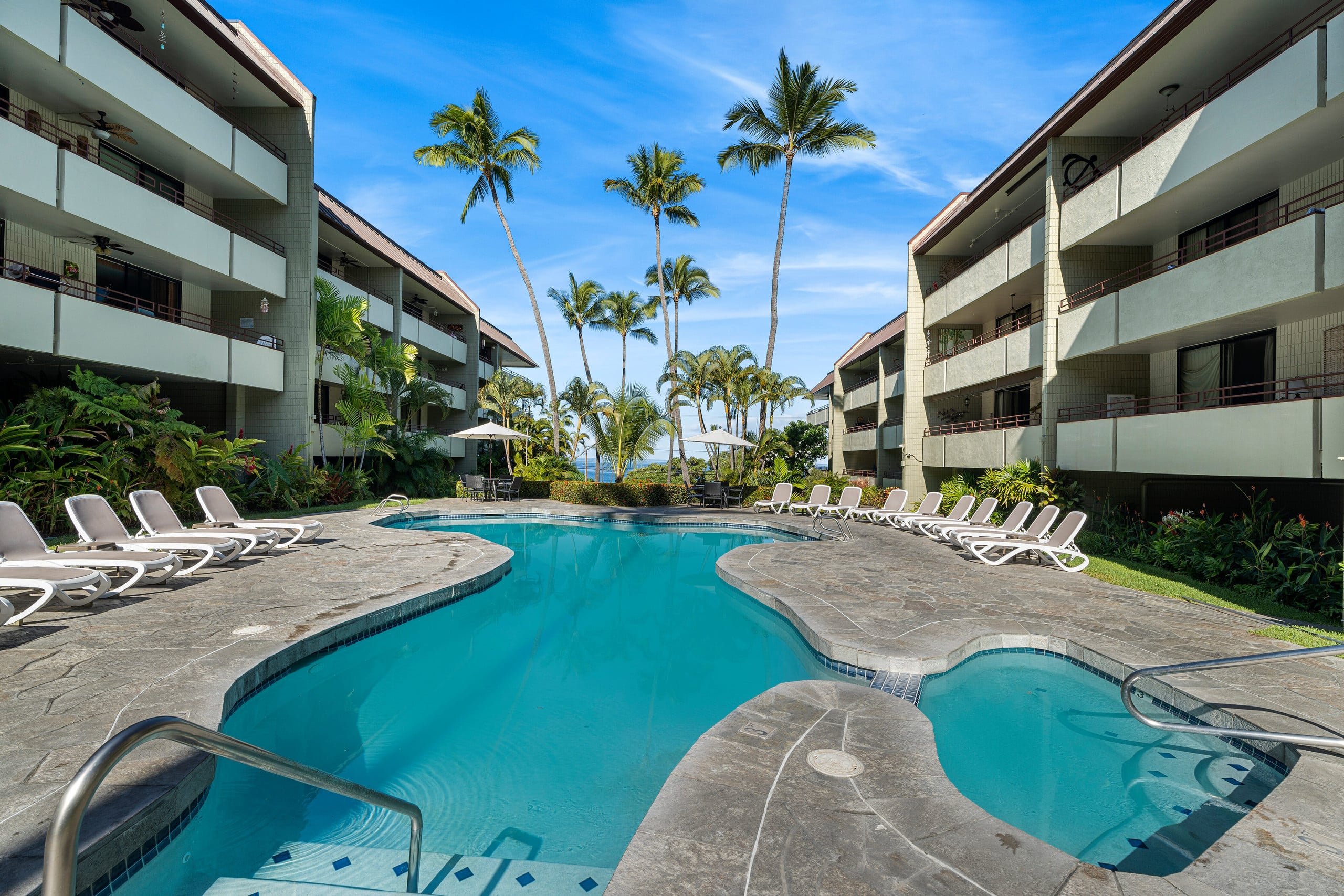 Condo in Kailua-Kona · ★4.33 · 2 bedrooms · 3 beds · 2 shared baths - Image 27