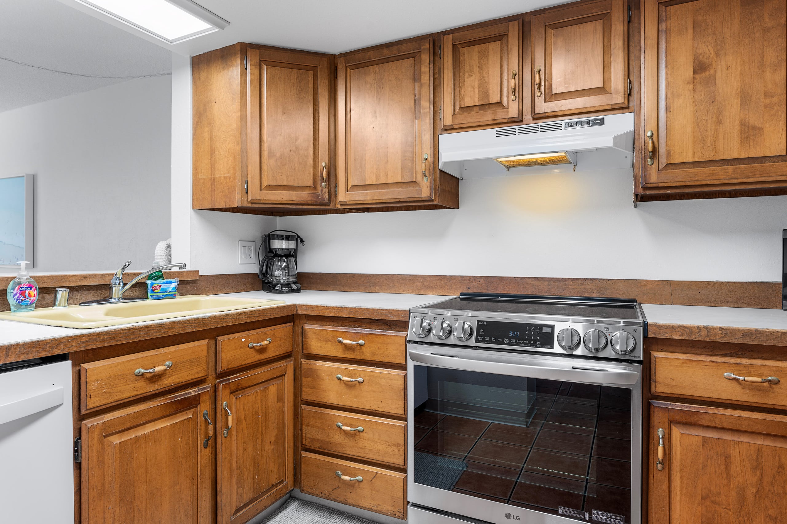 Condo in Kailua-Kona · ★4.33 · 2 bedrooms · 3 beds · 2 shared baths - Image 15
