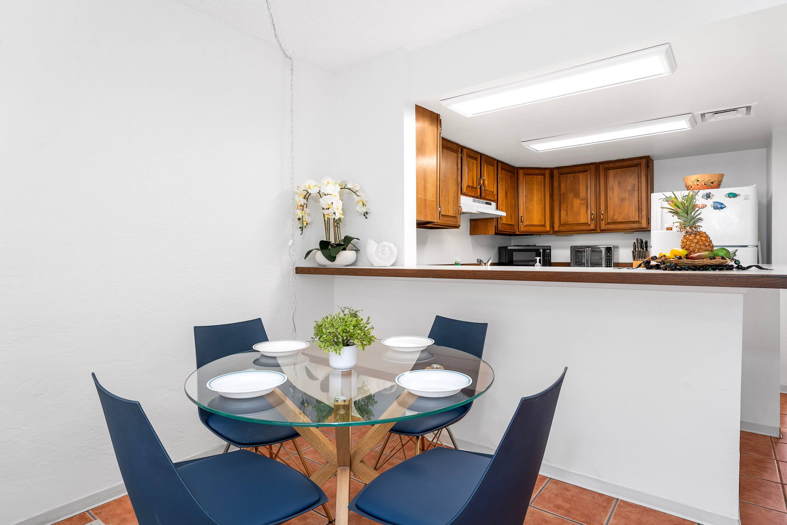 Condo in Kailua-Kona · ★4.33 · 2 bedrooms · 3 beds · 2 shared baths - Image 13