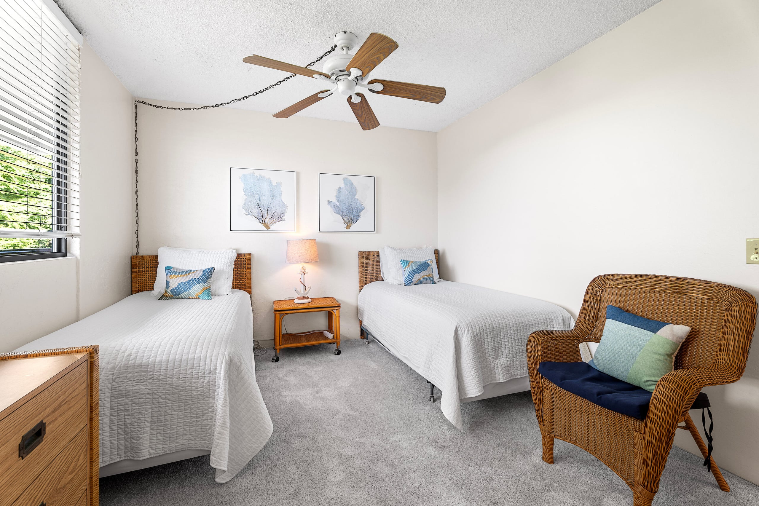 Condo in Kailua-Kona · ★4.33 · 2 bedrooms · 3 beds · 2 shared baths - Image 18