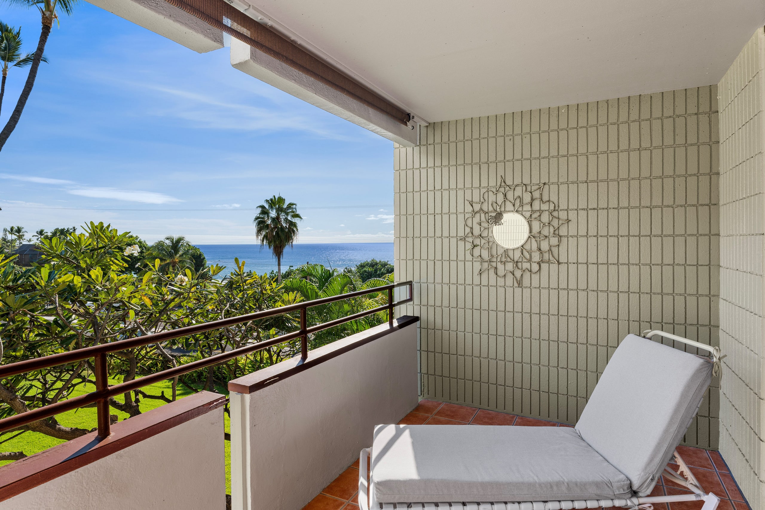 Condo in Kailua-Kona · ★4.33 · 2 bedrooms · 3 beds · 2 shared baths - Image 11