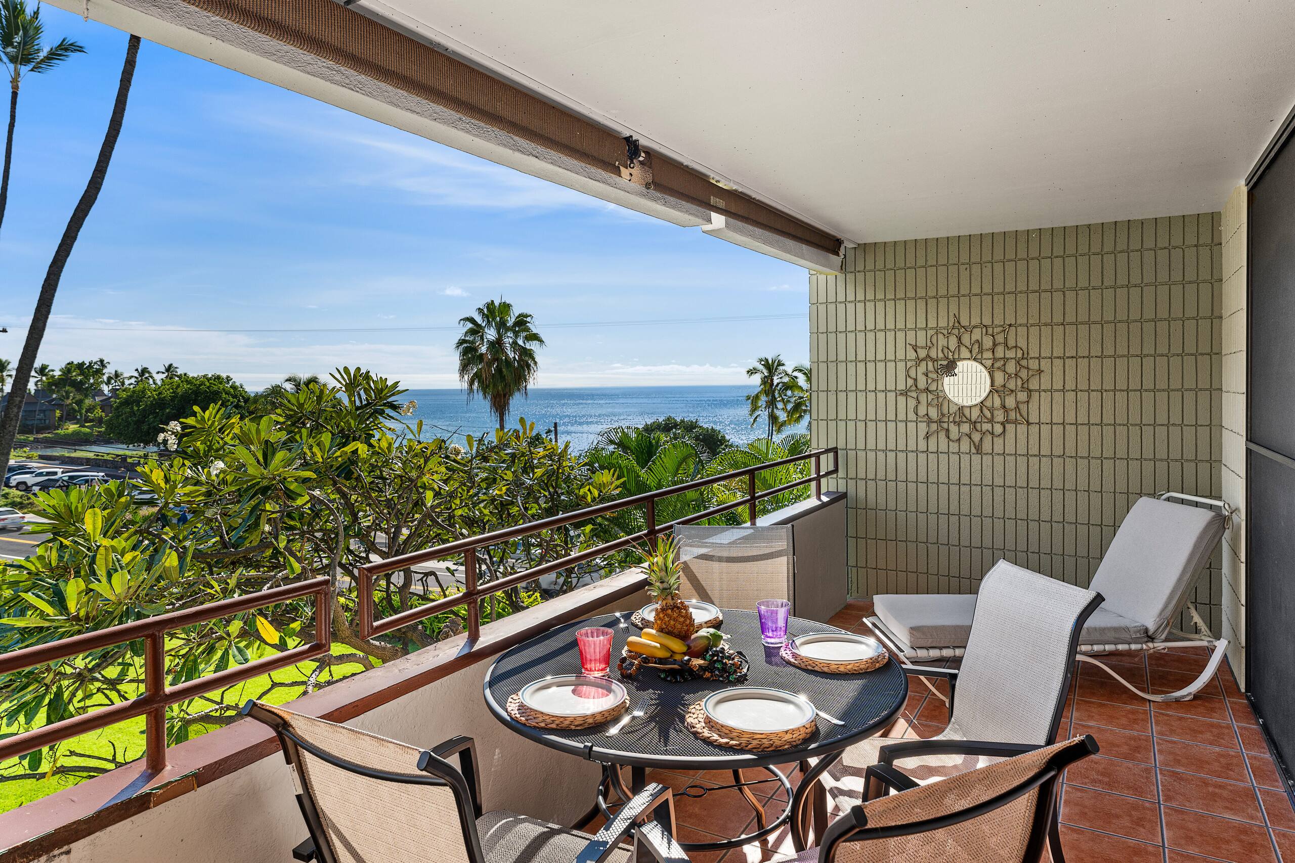 Condo in Kailua-Kona · ★4.33 · 2 bedrooms · 3 beds · 2 shared baths - Image 10