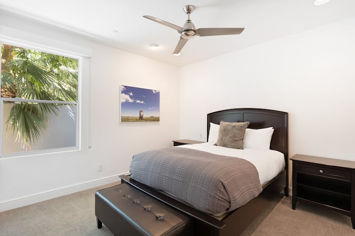 El dormitorio 5 cuenta con una cama tamaño queen y un baño privado. (Polo Villa 8)