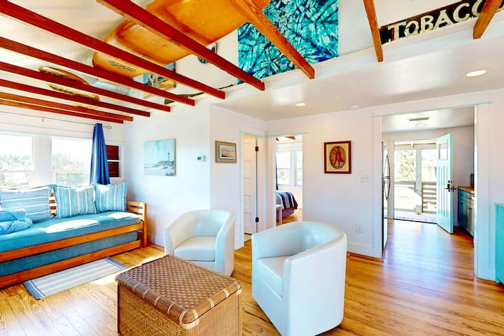 Coastal Cottage, Sandy Backyard & Steps To Beach - Vilano Beach