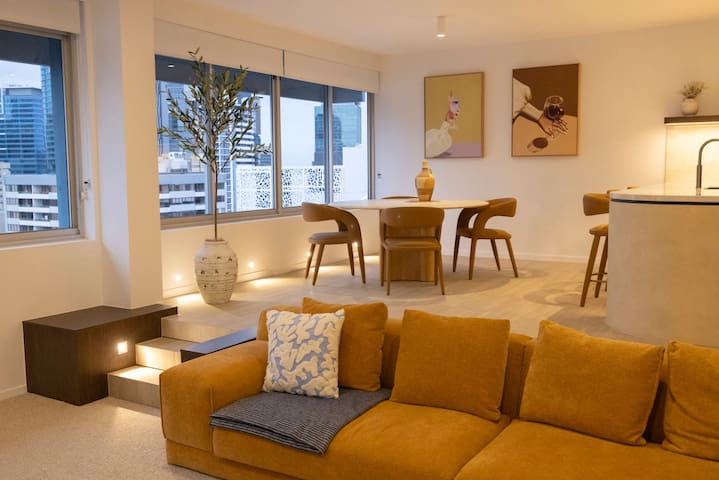 Penthouse – Luxury 2 Storey -3 Bedroom Sky home!