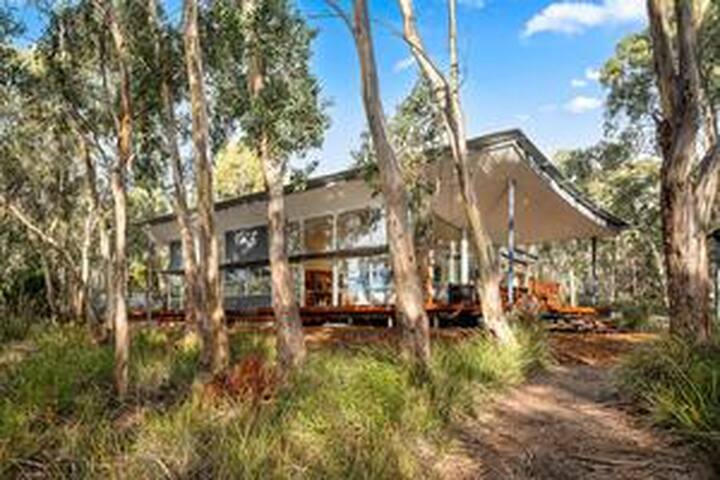 Bruny Bay House – Luxurious escape between 2 Bays! gallery image 5
