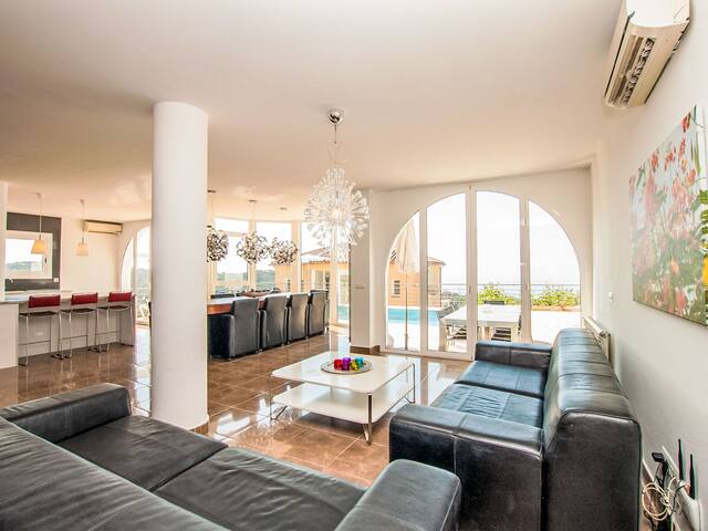 Gaudí by Interhome gallery image 2