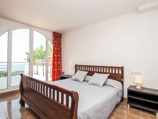 Gaudí by Interhome gallery image 5