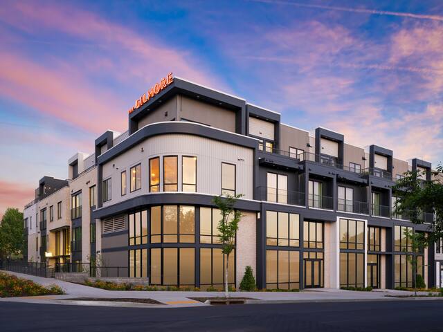 2 Bedroom Suite w/ Balcony | Rooftop | New Hotel gallery image 2