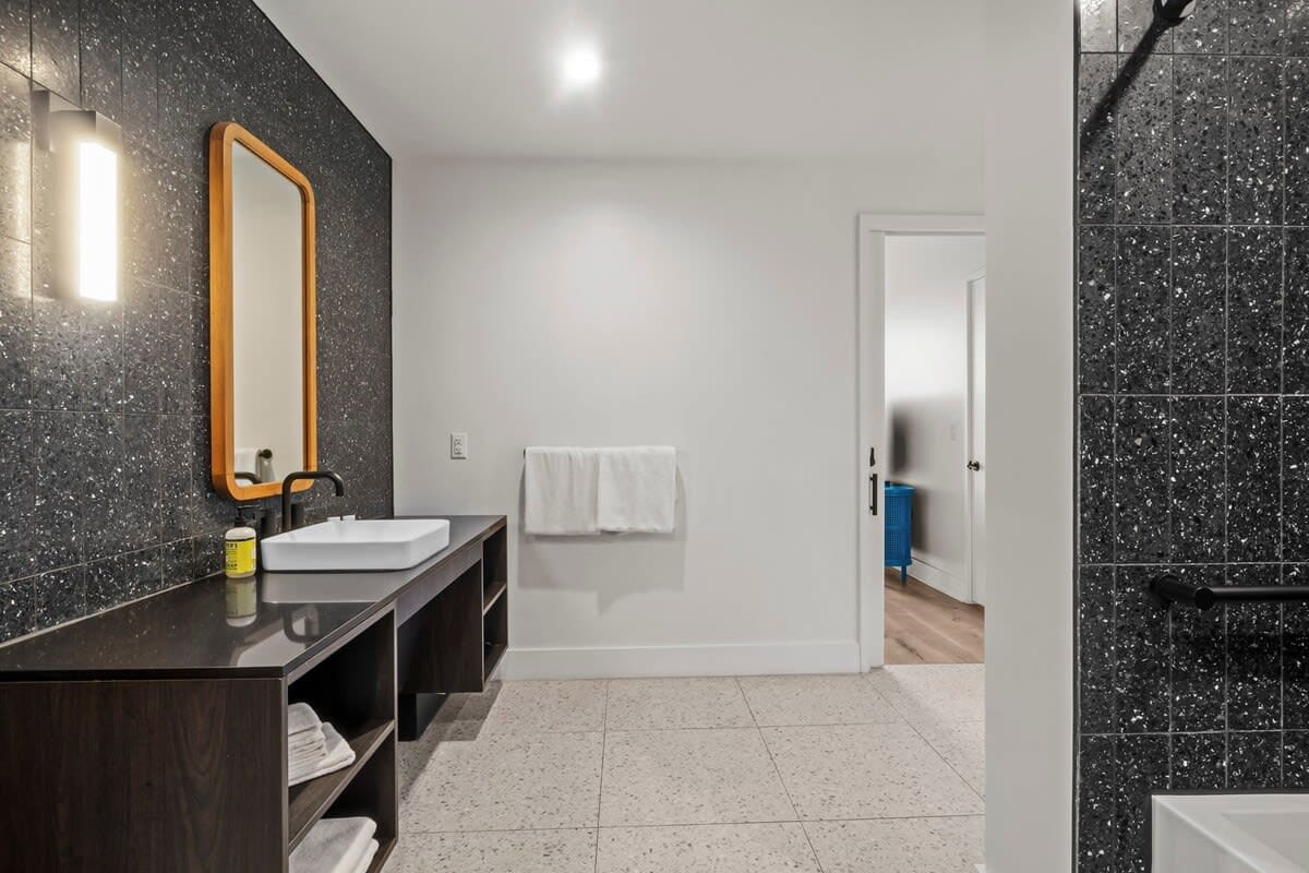 Steps to Rainey St | Heated Pool | Gym