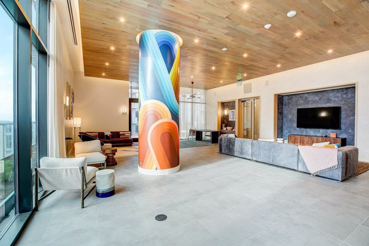 Steps to Rainey St | Heated Pool | Gym